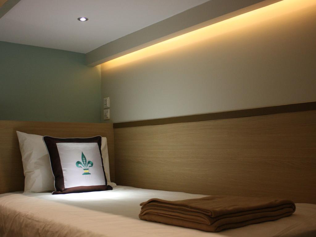 Pickled Tea Hostel Янгон Экстерьер фото