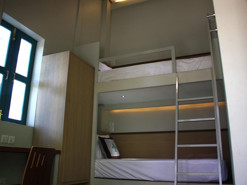 Pickled Tea Hostel Янгон Экстерьер фото